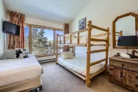 Stunning Mountain Views and Relaxing Hot Tub - Exquisite Alpine Retreat