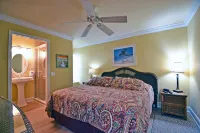 Direct Beach Access and Inviting Community Pool - Charming Escape Hotels in Siesta Key