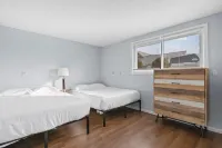 Fully Furnished with Parking and Washer Dryer - Charming Cozy Retreat Hotels near Macy's