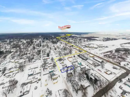 Modern Comfort with Fully Equipped Kitchen - Charming Oasis Отели рядом с достопримечательностью «Ice Box Skating Rink»