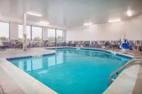 La Quinta Inn & Suites by Wyndham Pontoon Beach - Pools