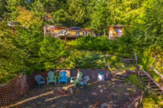 Tranquil Lake Views and Outdoor Firepit - Charming Cabin Retreat Hotels in 