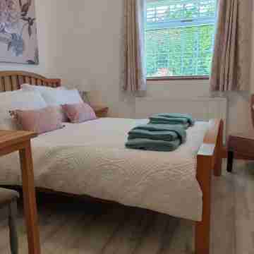 York   Two Bedroom Cottage Close to City of York  Check in day Saturday Rooms