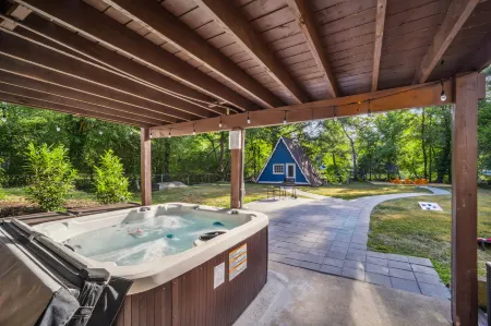 Charming Waterfront Escape with Hot Tub and Fire Pit - Cozy Retreat