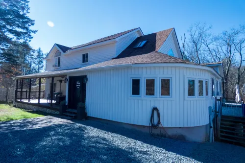 Outdoor Pool and Mountain Breezes - Stylish Catskills Escape