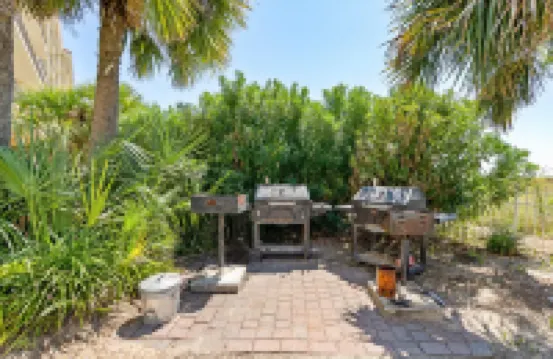 Cozy Living Area and Community Pools - Charming Island Retreat 多芬島酒店