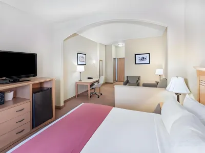 Baymont by Wyndham Cuero Hotels in Cuero
