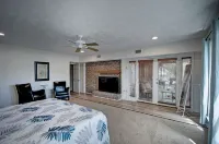 Water Access  6Br/3BA w/ Porches & Room for 14