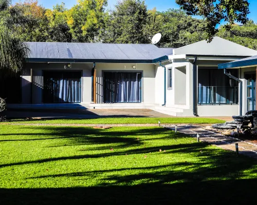 Villameyer Lodge Hotels near Waltloo Train Station