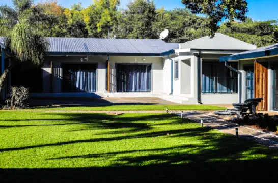 Villameyer Lodge Hotels near The Willows