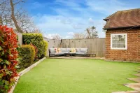 Modern & Stylish Seaside Family Home Hotel in zona East Wittering Beach