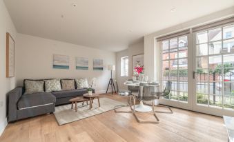 Hampden Apartments - the Diana