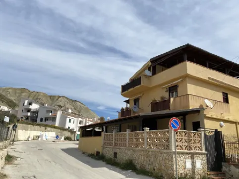 Apartment - Sleeps 12, Free Parking & Pet Friendly