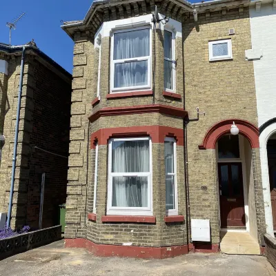 Shirley House Self Catering Guest House, 5 Min Drive to Cruise Ship Terminals and City Centre Hotels near University of Southampton Highfield Campus