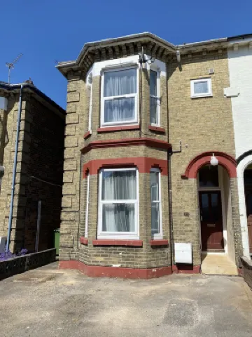 Shirley House Self Catering Guest House, 5 Min Drive to Cruise Ship Terminals and City Centre