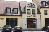 Hotel Minaret&Étterem Hotels in Szarvaskő
