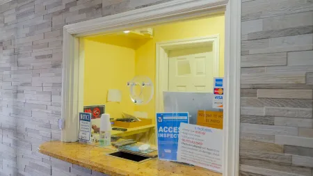 El Patio Hotel Отели рядом с достопримечательностью «Costco Gas Station»