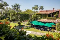Las Mañanitas Hotels near SMASH