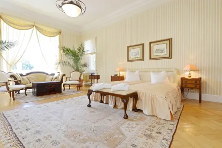 Schlosshotel Villa Westerberge Отели в г. Зальцланд