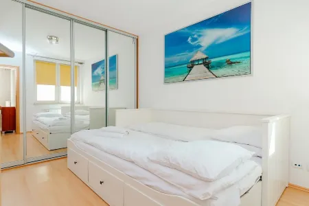 ShortStayPoland Św. Wincentego (B7) Отели рядом с достопримечательностью «Multioutlet Sp. z o.o.»