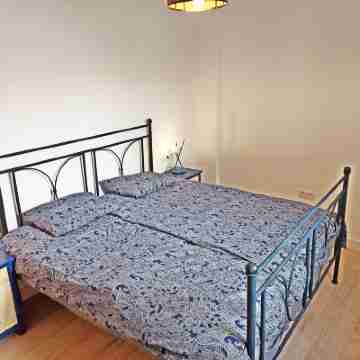 Light-Flooded Loft in Santa Cruz Rooms