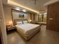 The Pearl Club Resort - Pools