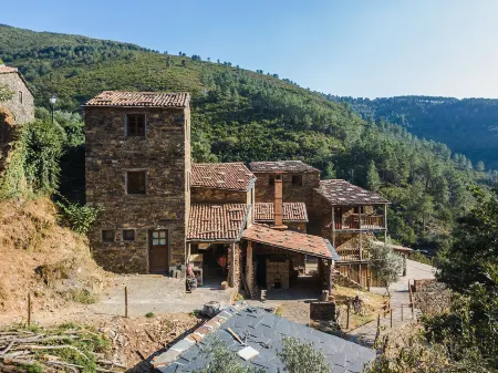 Cerdeira - Home for Creativity Отели в г. Миранда-ду-Корву