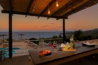Strofilia Authentic Villas Hotels in Elation