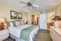 Summerhouse by Book That Condo Hotel di Lower Grand Lagoon