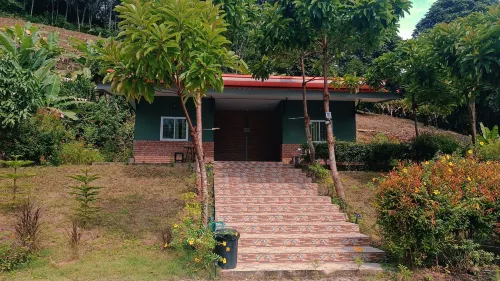 Lake Camp Resort Hotels in Amphoe Phipun