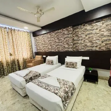 Hotel Elite by Signature Group Hotels near MS Convention
