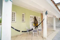 Linda Casa No condomínio Morada da Praia Hôtels à : Bertioga
