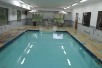 Super 8 by Wyndham Valparaiso - Pools