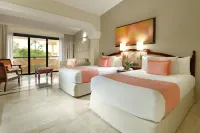 Grand Palladium Select White Sand Resort & Spa - All Inclusive - breakfast