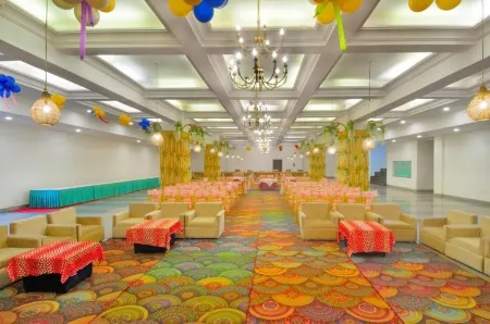 Hotel Royal Vrindaban Отели рядом с достопримечательностью «Piran Kaliyar Sharif»