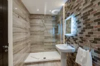 Temple Court Cavern Quarter Apartments by Happy Days - 2-Star