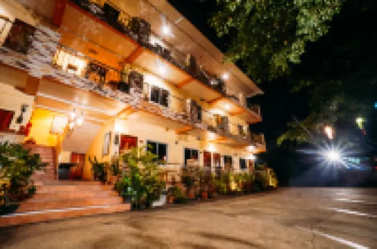 プームプーン 2 ホテル