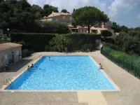 SAINTE-MAXIME - Accommodation with garden and veranda in swimming pool, tennis area