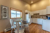 A Taste of Ely studio apartment, king bed