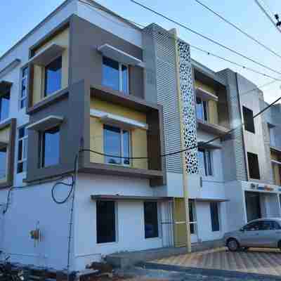 Ganesh Meridian Hotel Exterior