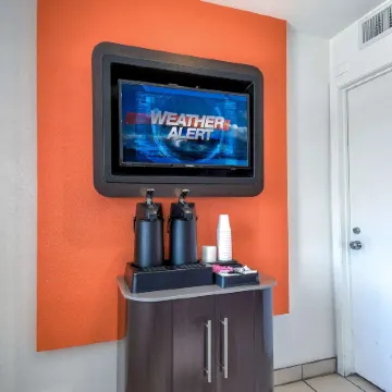 Motel 6 Corona, CA - Norco