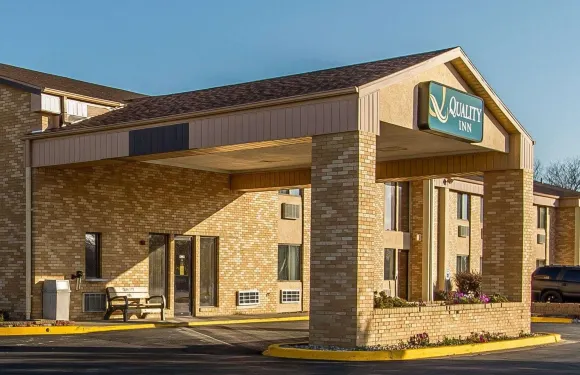 伯靈頓凱藝酒店 - 近 34 號高速公路