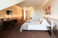 Riverside Hotels in Hori