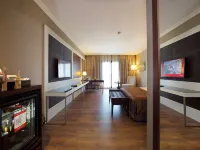 Ramada Hotel & Suites by Wyndham Istanbul/Merter Olivium Outlet Center yakınındaki oteller