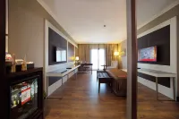 Ramada Hotel & Suites by Wyndham Istanbul/Merter Hôtels à proximité de : Bakırköy