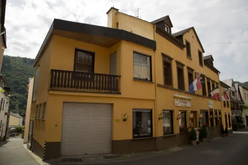 Hotel Zur Dorfschänke Hotels in Valwig