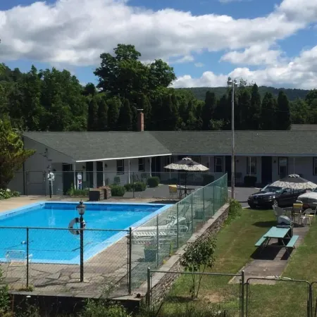 The Colonial Motel Отели в г. Джефферсон