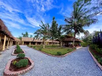Mango Home Riverside Отели в г. Giong Trom District