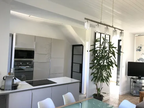 Le Numero 100 - Homestays