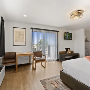 Broken Spur Inn & Steakhouse